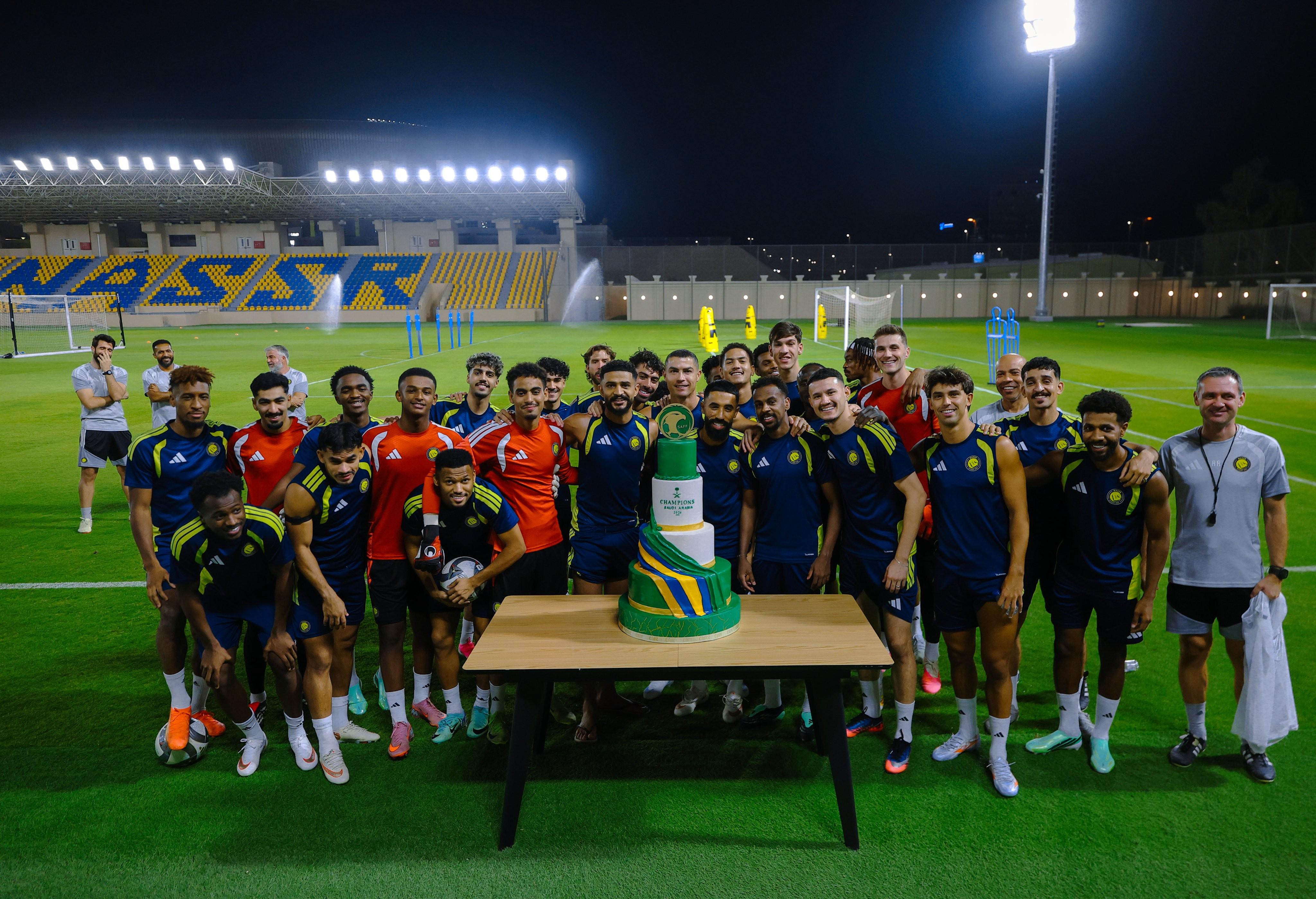 Góc Nhìn NN88: Trước buổi tập, Al-Nassr tổ chức lễ, Ronaldo cùng các đồng độ